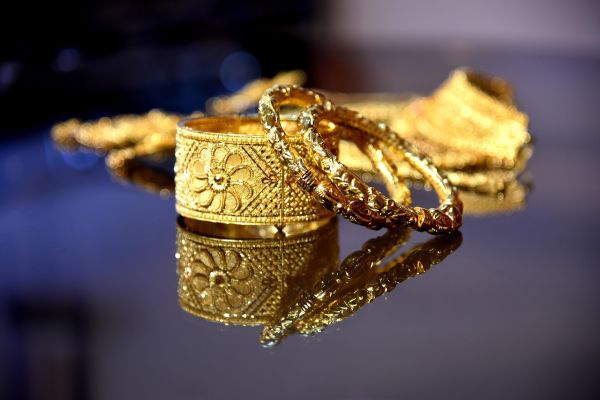 Bijoux dorés : collections élégantes et promotions à ne pas manquer