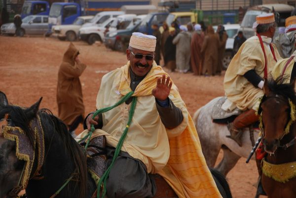 Le qamis beige émirati : entre élégance et confort ultime
