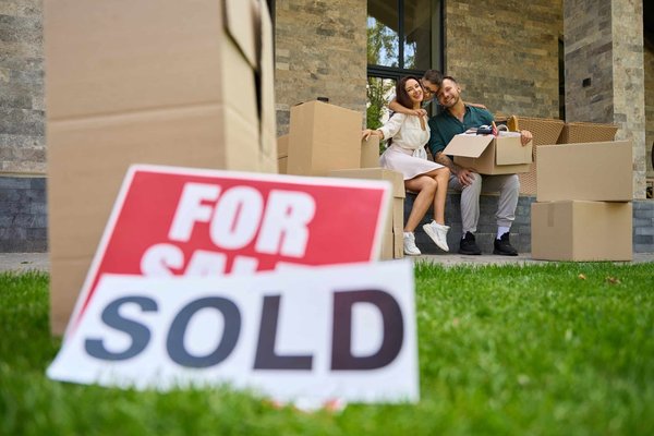 les meilleures astuces pour trouver des vêtements de marque en solde